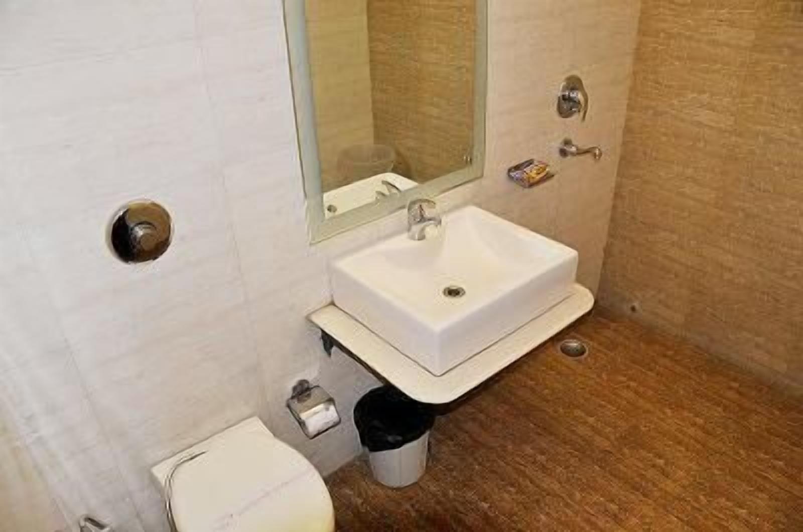 Hotel Sky Rich International - 05 Mins From Karol Bagh Metro Station Delhi  Esterno foto