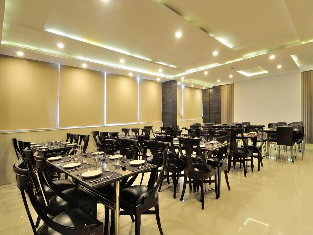 Hotel Sky Rich International - 05 Mins From Karol Bagh Metro Station Delhi  Esterno foto