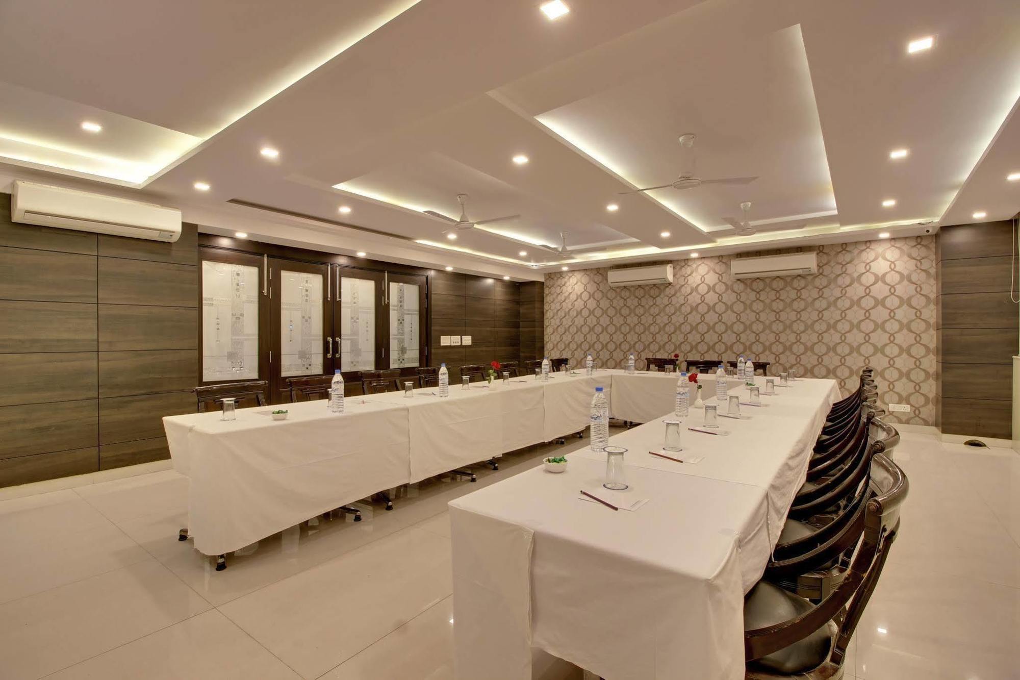 Hotel Sky Rich International - 05 Mins From Karol Bagh Metro Station Delhi  Esterno foto